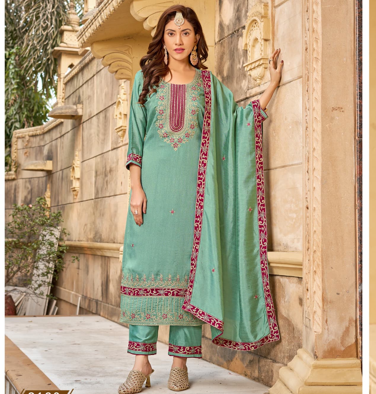 Lucknowi Chikankari Kurti - White